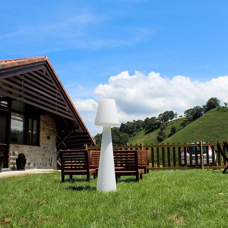 Finca La Caseria Apartamentos Onís Eksteriør billede